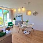 Apartament White Glove Deluxe Abstrakcja