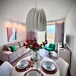Apartament White Glove Deluxe Abstrakcja